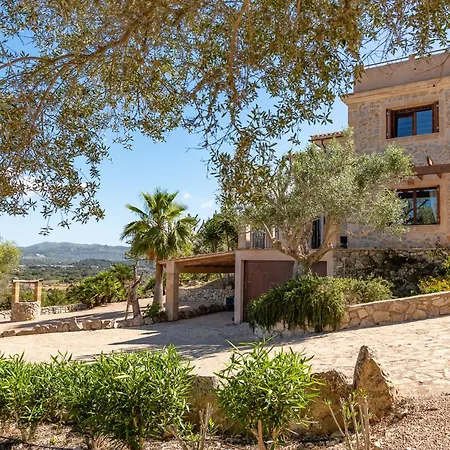 Estrella Villa *