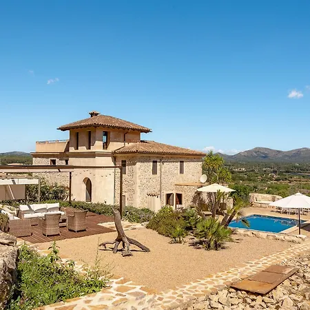 Estrella Villa *